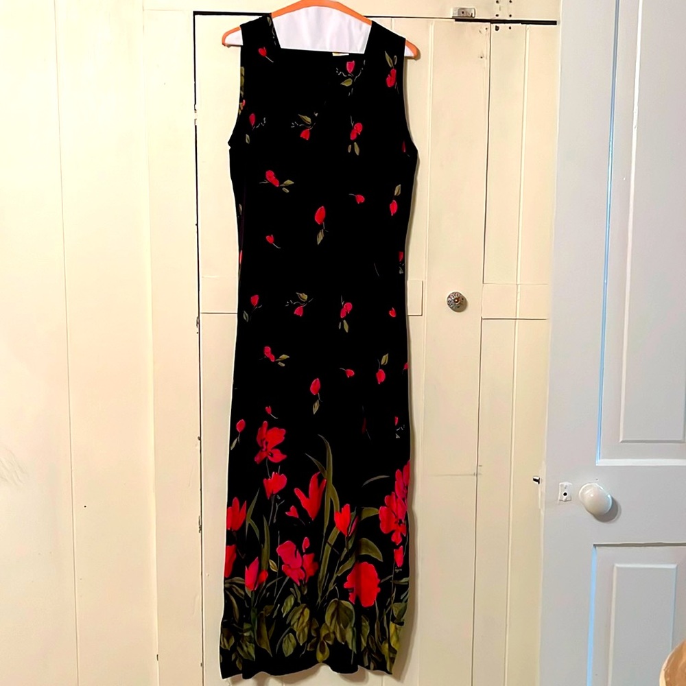Flattering 100% rayon full length dress with side slits, ladies medium